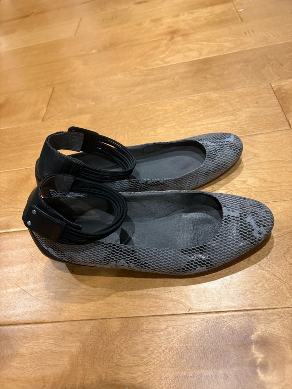Tsubo "Gylda" leather shoes hidden wedge snakeskin gray sz 11
